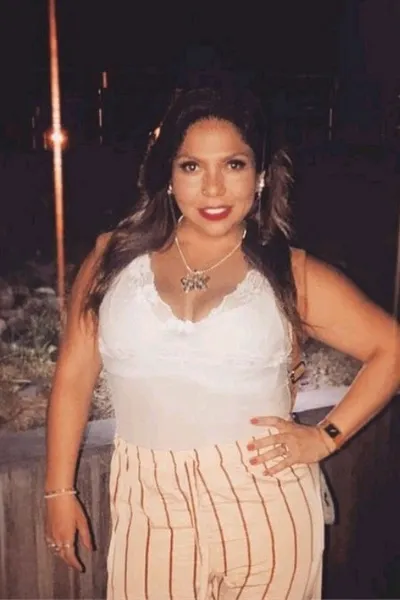 Flipped Chat AI – kalbėkite su Mariela Corvín