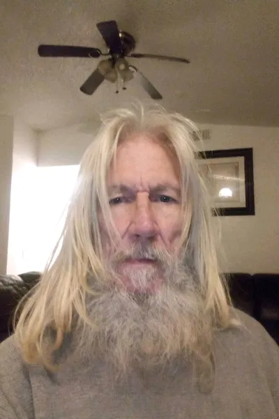 Flipped chat ai - makipag -chat sa Silas Trenlow