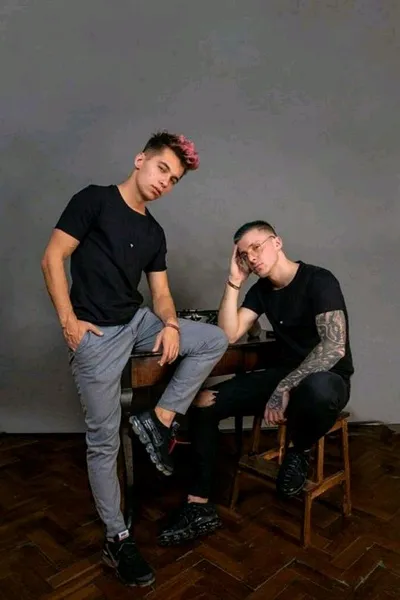 Odwrócony czat AI – rozmawiaj z Karol i Mateusz