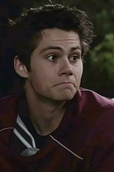 Flipped Chat AI – Chatear con Stiles Stilinski