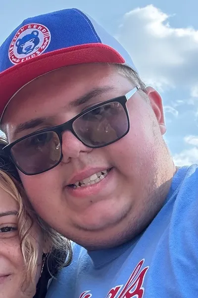 FlippedチャットAI – ブレンン・クラウチとチャット