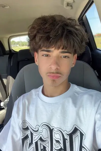 Flipped Chat AI – Chat cu Alexander