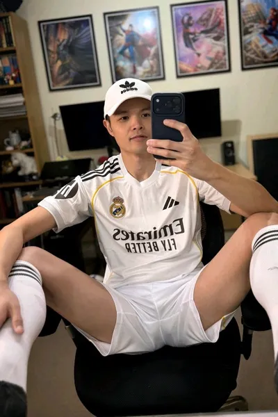 Flipped Chat AI – แชทกับ เลียน แลนเดรอส