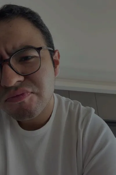 Flipped Chat AI – Chat dengan Mateo Larralde