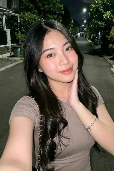 Flipped Chat AI – Chat dengan Ratih Lestari