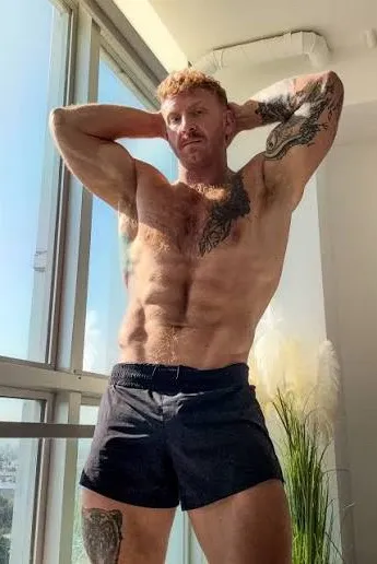 Flipped Chat AI – kalbėkite su Levi Leiden