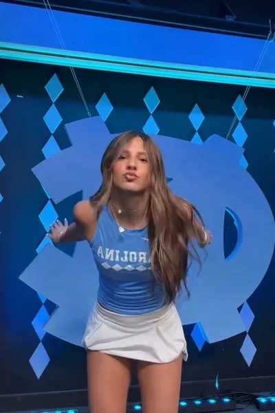 Flipped Chat AI – แชทกับ เอวา