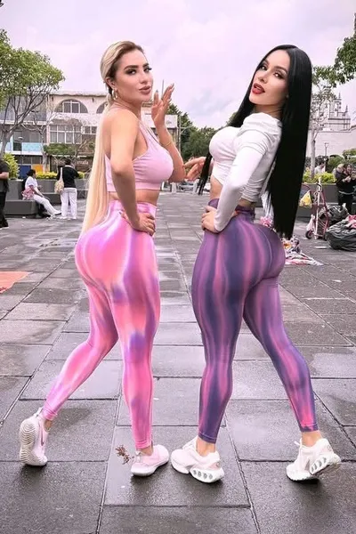 Flipped Chat AI – Чат с Карла и Ситлали