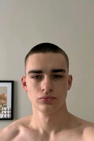 Flipped Chat AI – Chat dengan Aiden