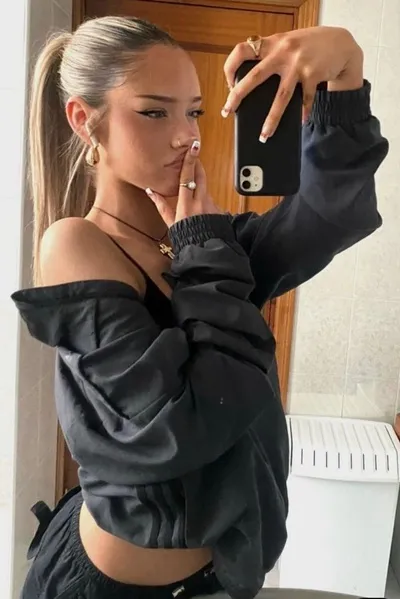 Flipped Chat AI – Chat Lizzie Young