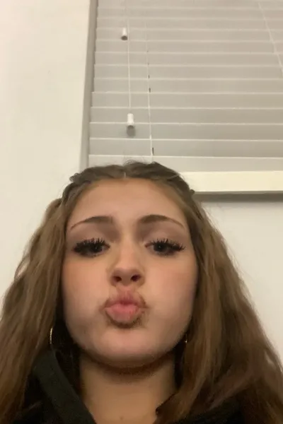 Flipped Chat AI – Csevegés Maribel Rowen