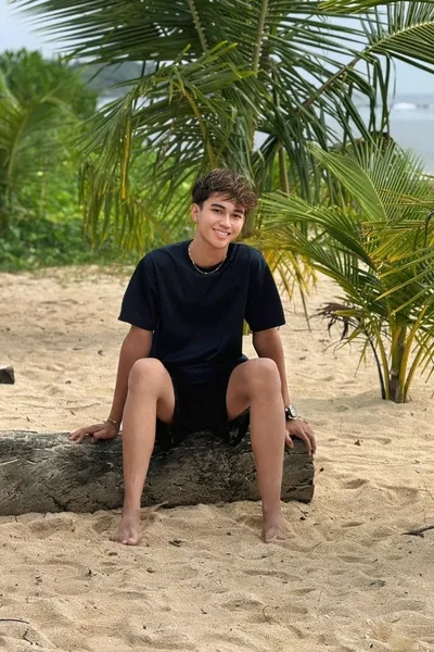 Flipped Chat AI – Чат с Дарио Монталво