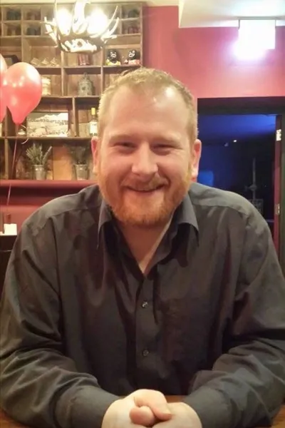 Flipped Chat AI – Чат с Клиф Джоунс