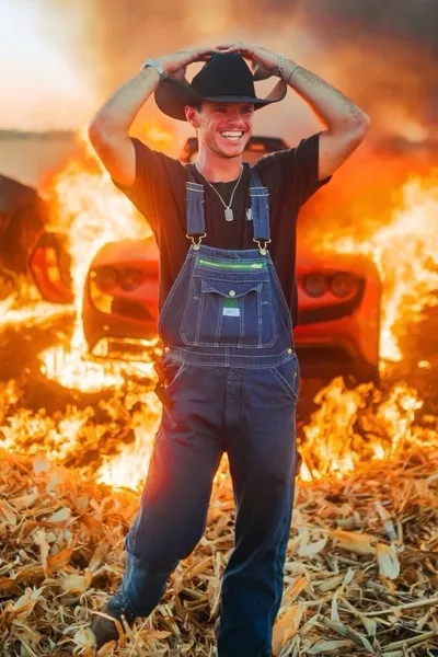 Flipped Chat AI – Чат с Уистлайн Дизел