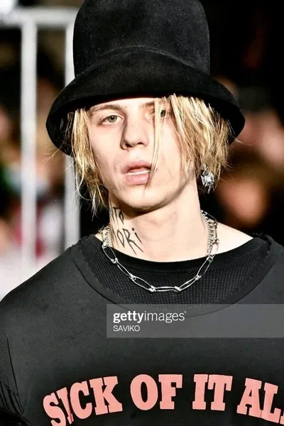 Flipped Chat AI – Чат с Глеб Голубин