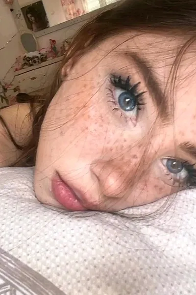 Flipped Chat AI – Чат с Лили Джеймс