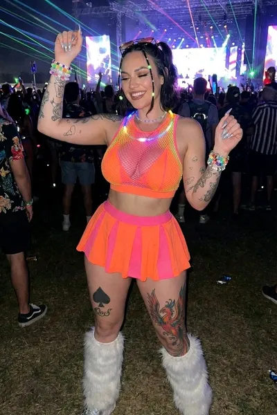 Flipped Chat AI – Chatten mit Rayna Raves