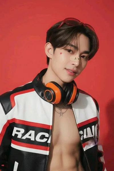 Flipped Chat AI – แชทกับ ปรัชญ์ วชิร