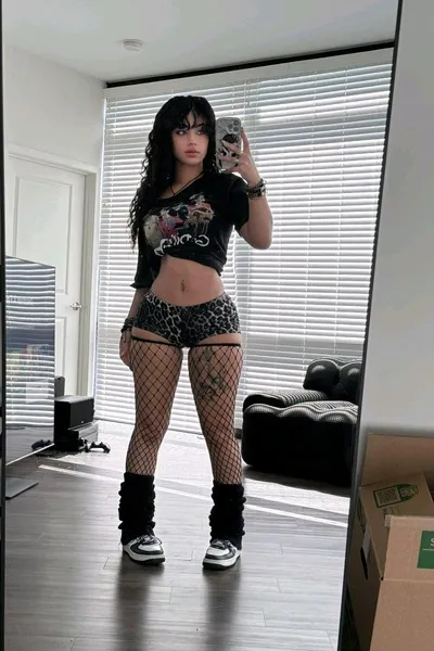 Flipped Chat AI – Chat dengan Raven Callister (Saudari)