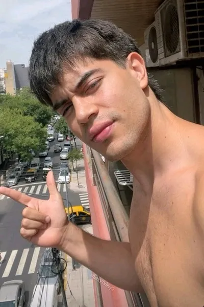 Odwrócony czat AI – rozmawiaj z Agustín Monzón