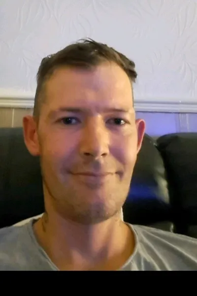 फ़्लिप्ड चैट AI – दी के साथ चैट करें