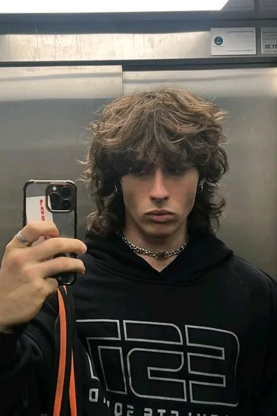 Flipped Chat AI – Чат с Леон