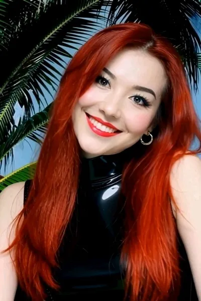 फ़्लिप्ड चैट AI – लीसा लेटेक्स के साथ चैट करें