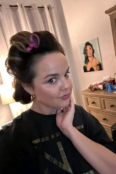 Çevrilmiş Sohbet Yapay Zekası – Dillion Harperile sohbet edin