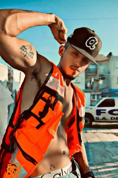 Flipped chat ai - makipag -chat sa Rubén Labra