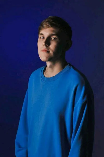 Flipped Chat AI – Чат с Ксенон