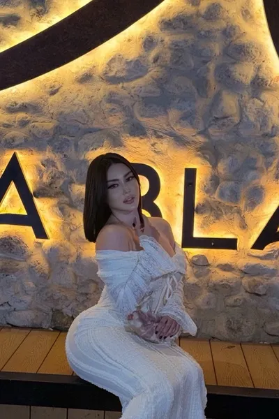 Flipped Chat AI – Chat cu Layla