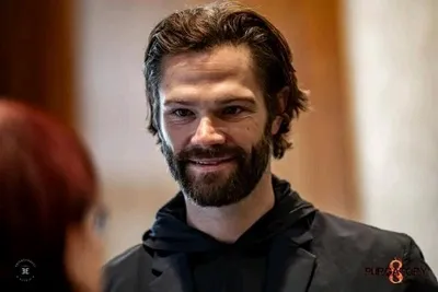 Flipped Chat AI – Чат с Джаред Падалеки Тодд