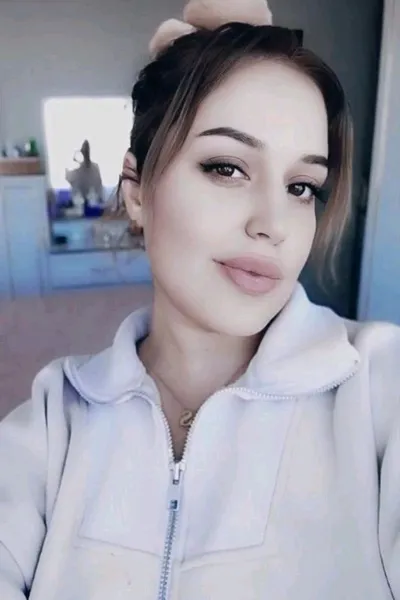 Flipped Chat AI – 與 雅拉 聊天