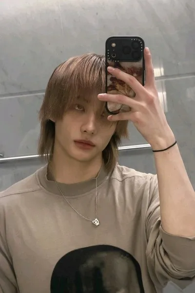 Flipped Chat AI – Чат с ~Хёнликсы, любимият психиатър~♥️🌹