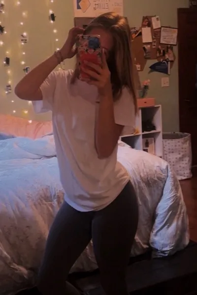 Flipped Chat AI – kalbėkite su Kara Lenton