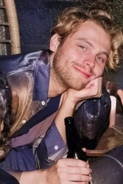 Flipped Chat AI – Csevegés Luke Hemmings