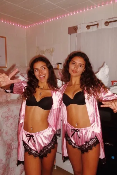 Αναστροφή συνομιλίας AI – Συζήτηση με Άντζελα & Σόφι