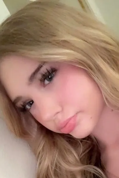 Flipped Chat AI – Chat cu Brooke