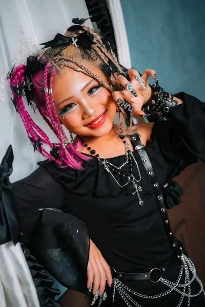 फ़्लिप्ड चैट AI – मिली के साथ चैट करें