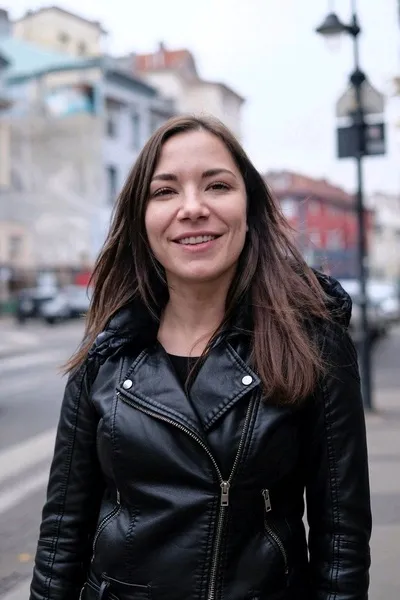 Çevrilmiş Sohbet Yapay Zekası – Marisa Falknerile sohbet edin