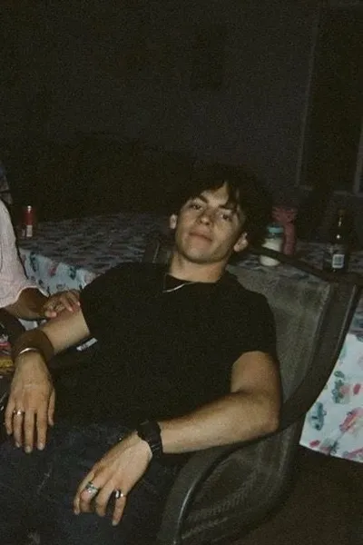 Flipped Chat AI – Chat dengan Matthew Ellis