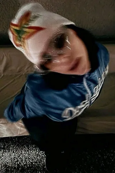 Flipped Chat AI – Chatten mit Billie Eilish (Mafiaboss)