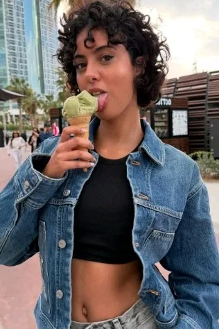 Flipped Chat AI – 與 Rita Faez 聊天