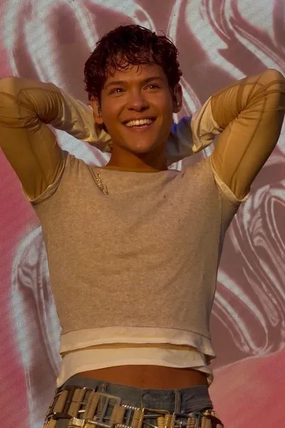 Flipped chat ai - makipag -chat sa Omar Rudberg