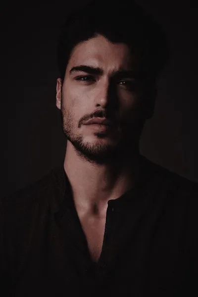 Flipped Chat AI – Чат с Амир Исаев