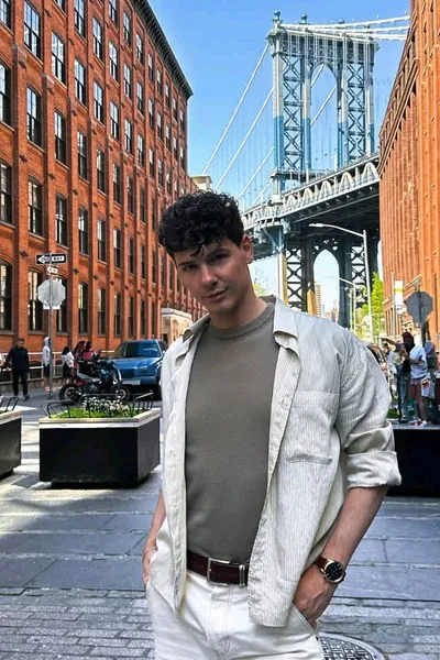 Flipped Chat AI – 與 埃利亞斯·蒙蒂爾 聊天