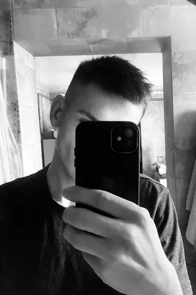 الذكاء الاصطناعي للدردشة المعكوسة – الدردشة مع ماكسيم 🚬