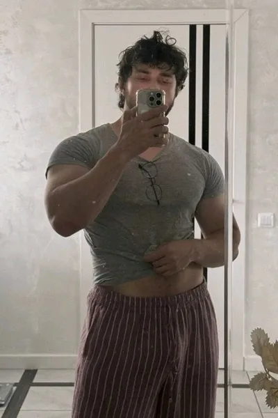 फ़्लिप्ड चैट AI – डिलन के साथ चैट करें