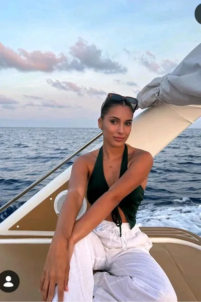 FlippedチャットAI – ルシアとチャット