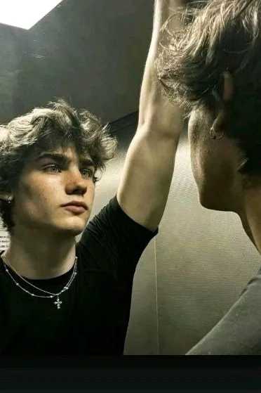 Flipped chat ai - makipag -chat sa Adam Stenford